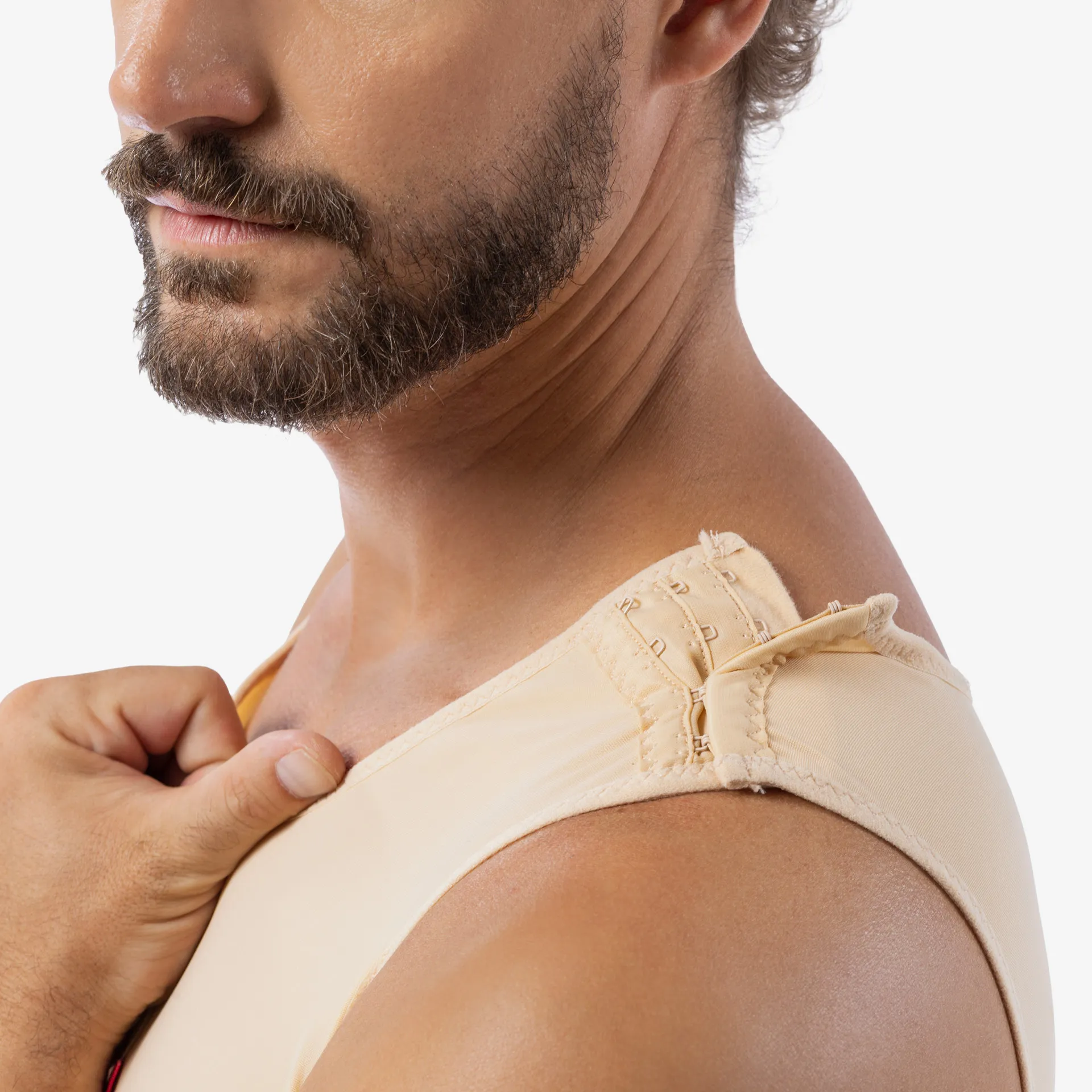 مشد طبي ضاغط بعد عملية تثدي الرجل وجراحة تجميل البطن