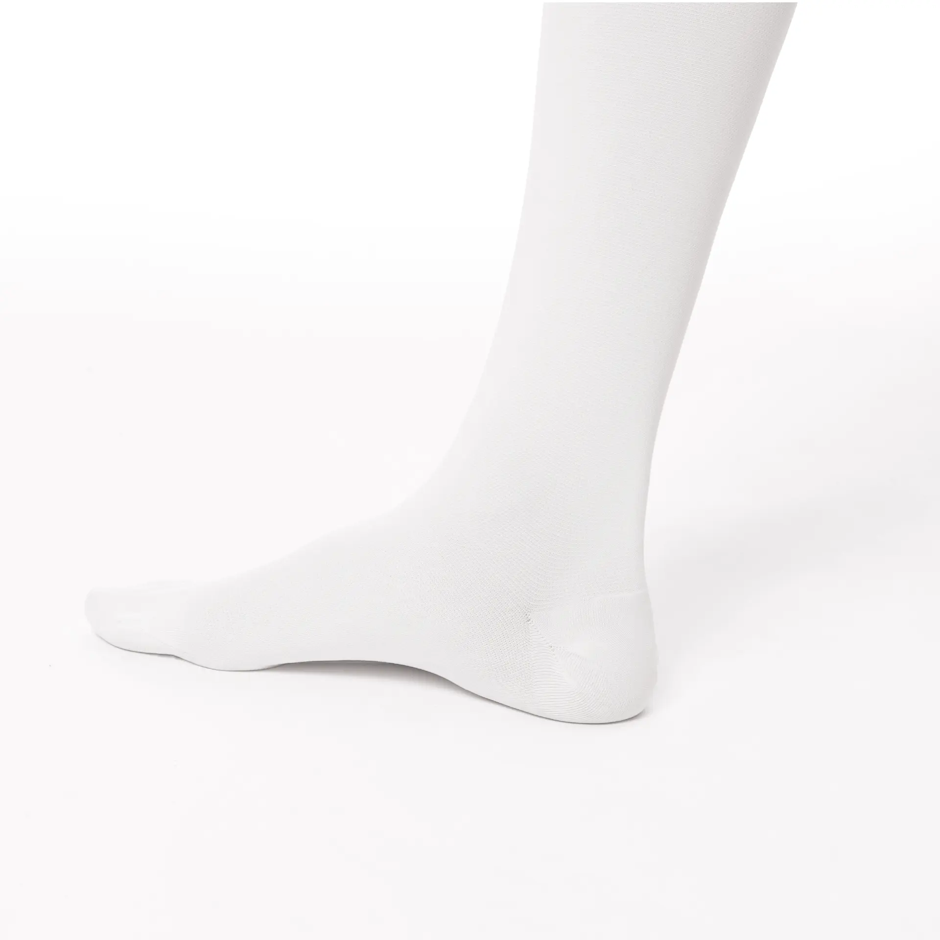 جوارب طبية للراحة والحماية من التخثر